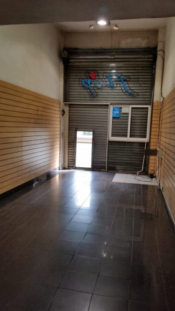 Local (con renta) en venta sobre Av. Cabildo 3600. Son 28 m2