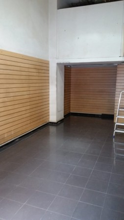 Local (con renta) en venta sobre Av. Cabildo 3600. Son 28 m2