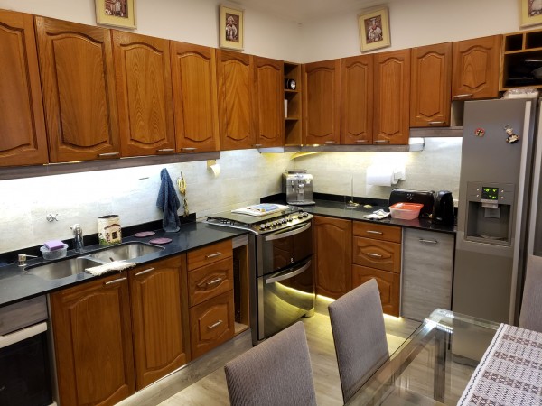 PH en venta de 4 dormitorios, patio, terraza con parrilla, 2 bños compl. Impecable.