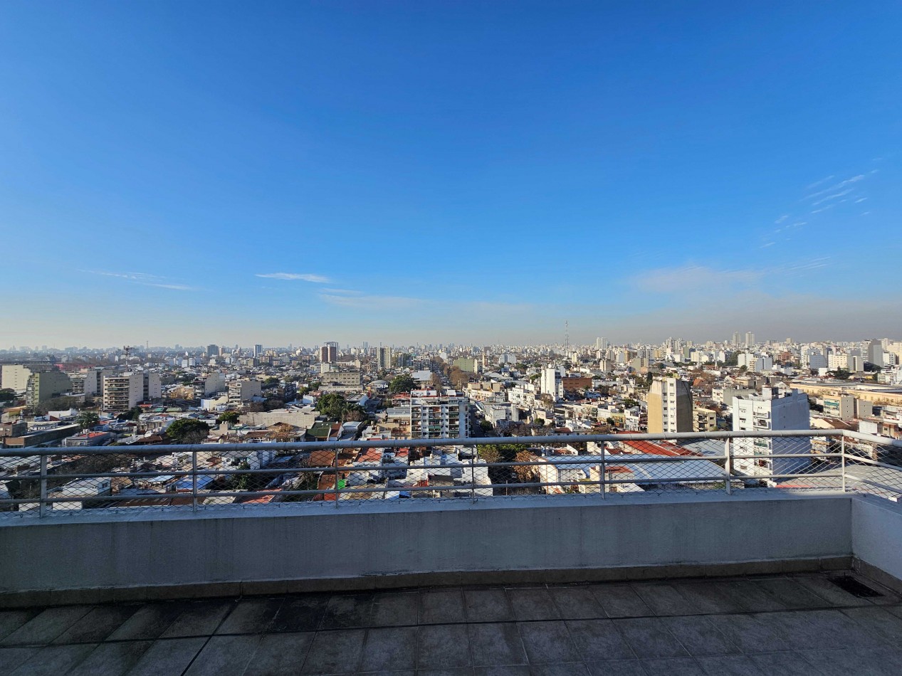 3 amb con BALCON TERRAZA, COCHERA y BAULERA, Vigilancia, 80 m2. Alquilado, con renta