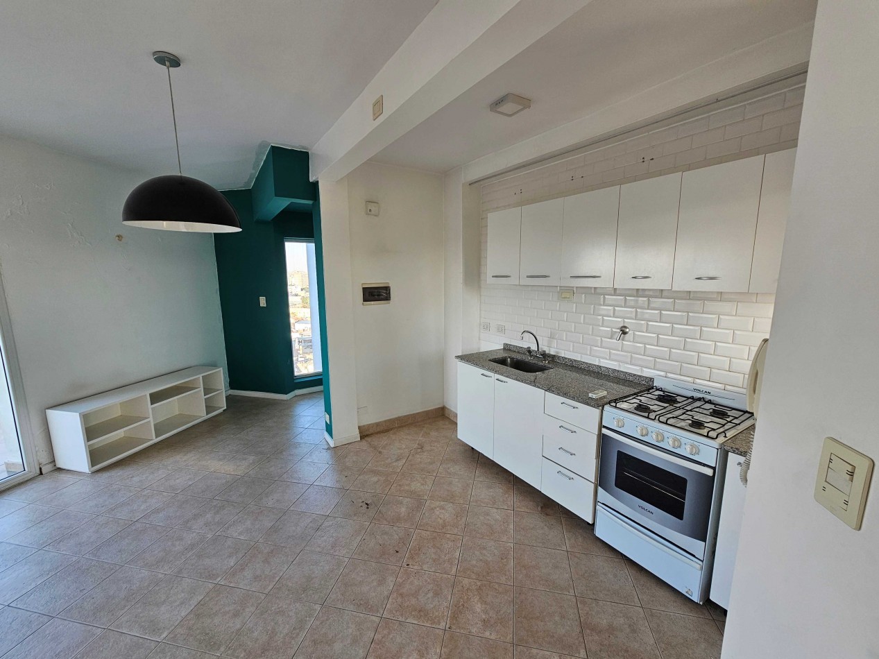 3 amb con BALCON TERRAZA, COCHERA y BAULERA, Vigilancia, 80 m2. Alquilado, con renta