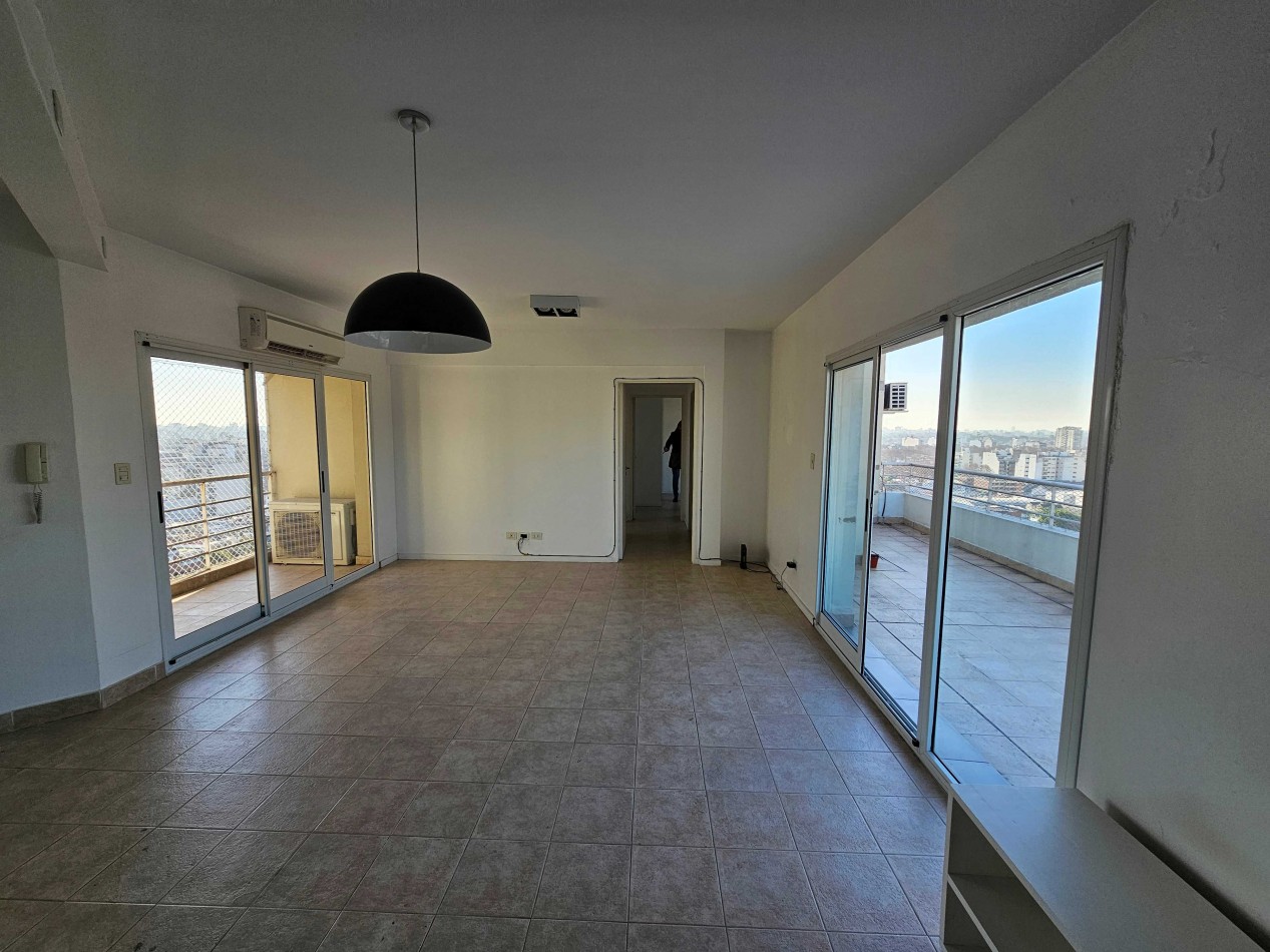 3 amb con BALCON TERRAZA, COCHERA y BAULERA, Vigilancia, 80 m2. Alquilado, con renta