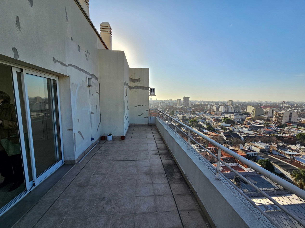 3 amb con BALCON TERRAZA, COCHERA y BAULERA, Vigilancia, 80 m2. Alquilado, con renta