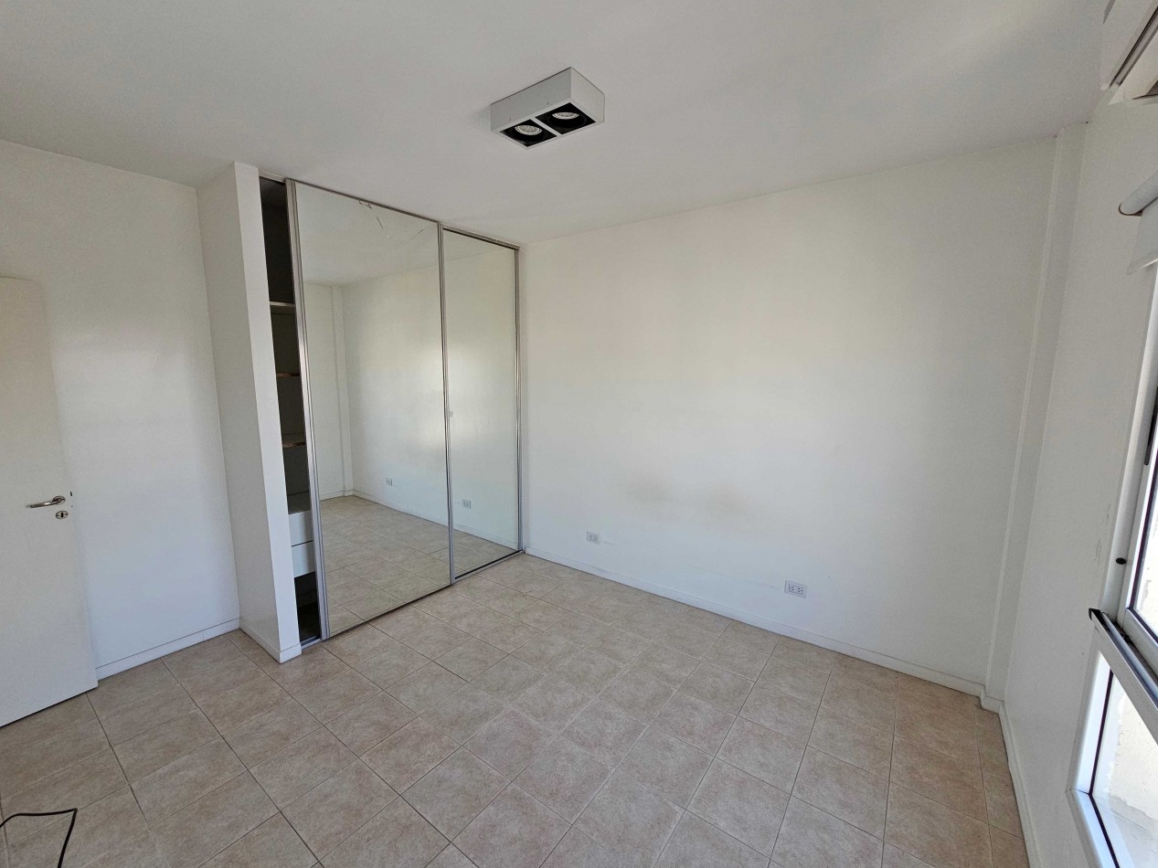 3 amb con BALCON TERRAZA, COCHERA y BAULERA, Vigilancia, 80 m2. Alquilado, con renta