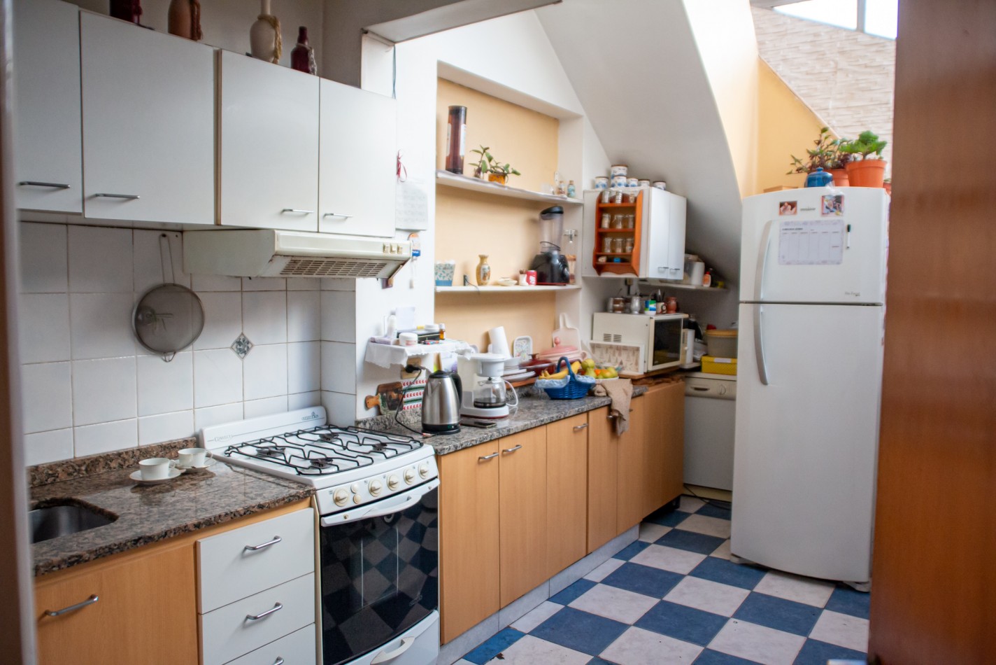 Villa Urquiza. PH 125 m2. Living, 4 dorm, 2 baños,TERRAZA, PARRILLA