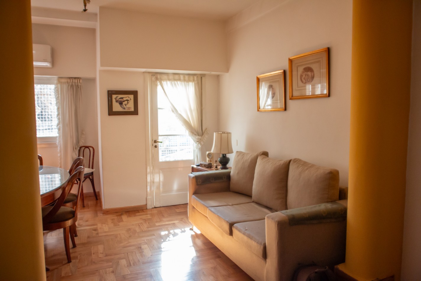Villa Urquiza. PH 125 m2. Living, 4 dorm, 2 baños,TERRAZA, PARRILLA