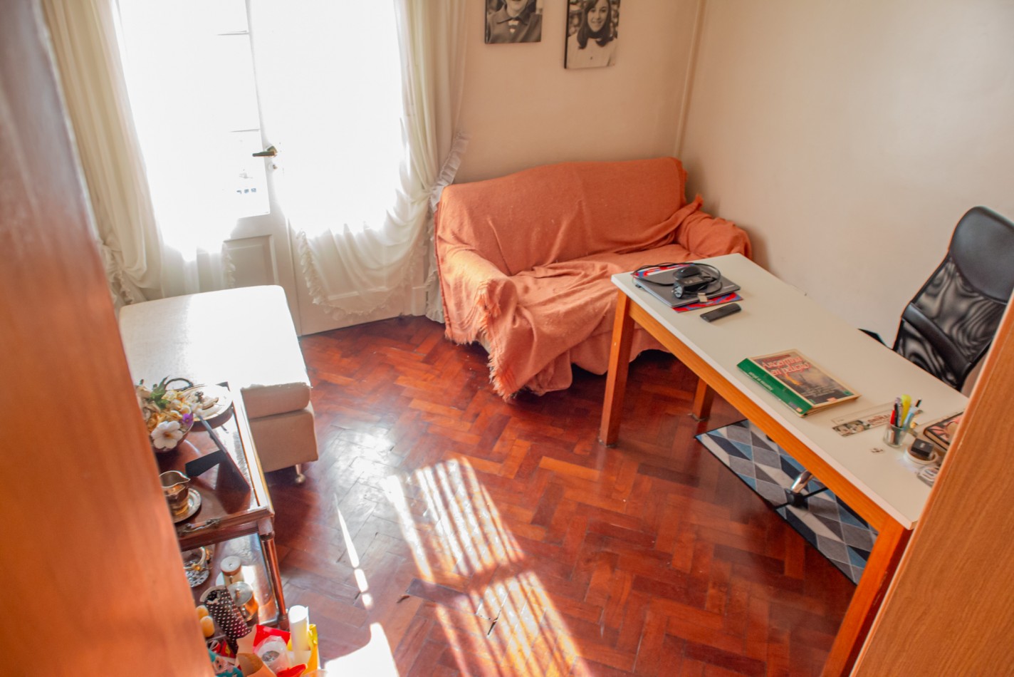 Villa Urquiza. PH 125 m2. Living, 4 dorm, 2 baños,TERRAZA, PARRILLA