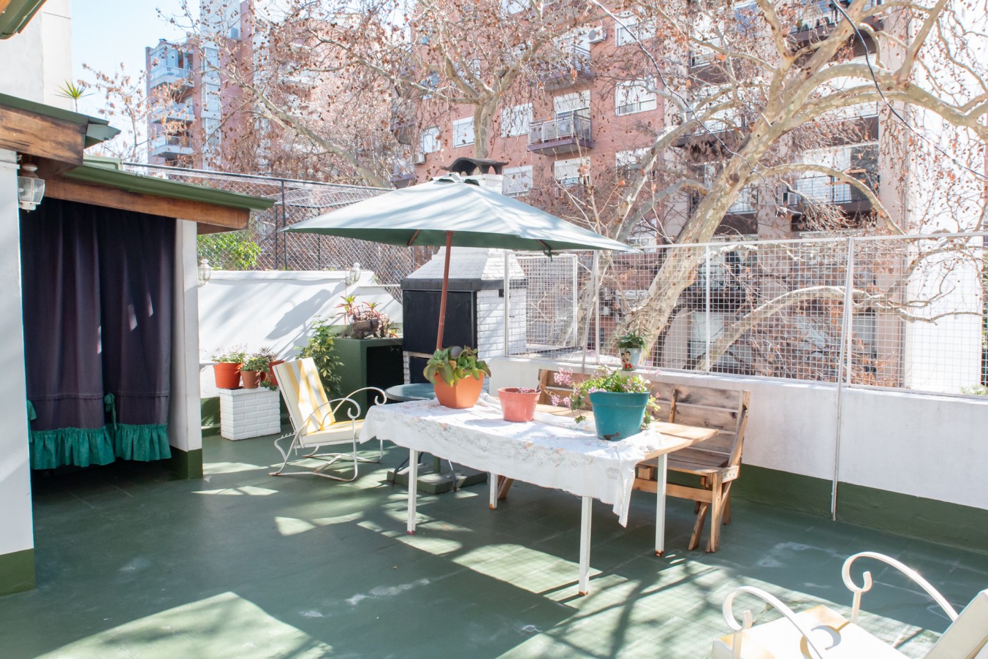 Villa Urquiza. PH 125 m2. Living, 4 dorm, 2 baños,TERRAZA, PARRILLA