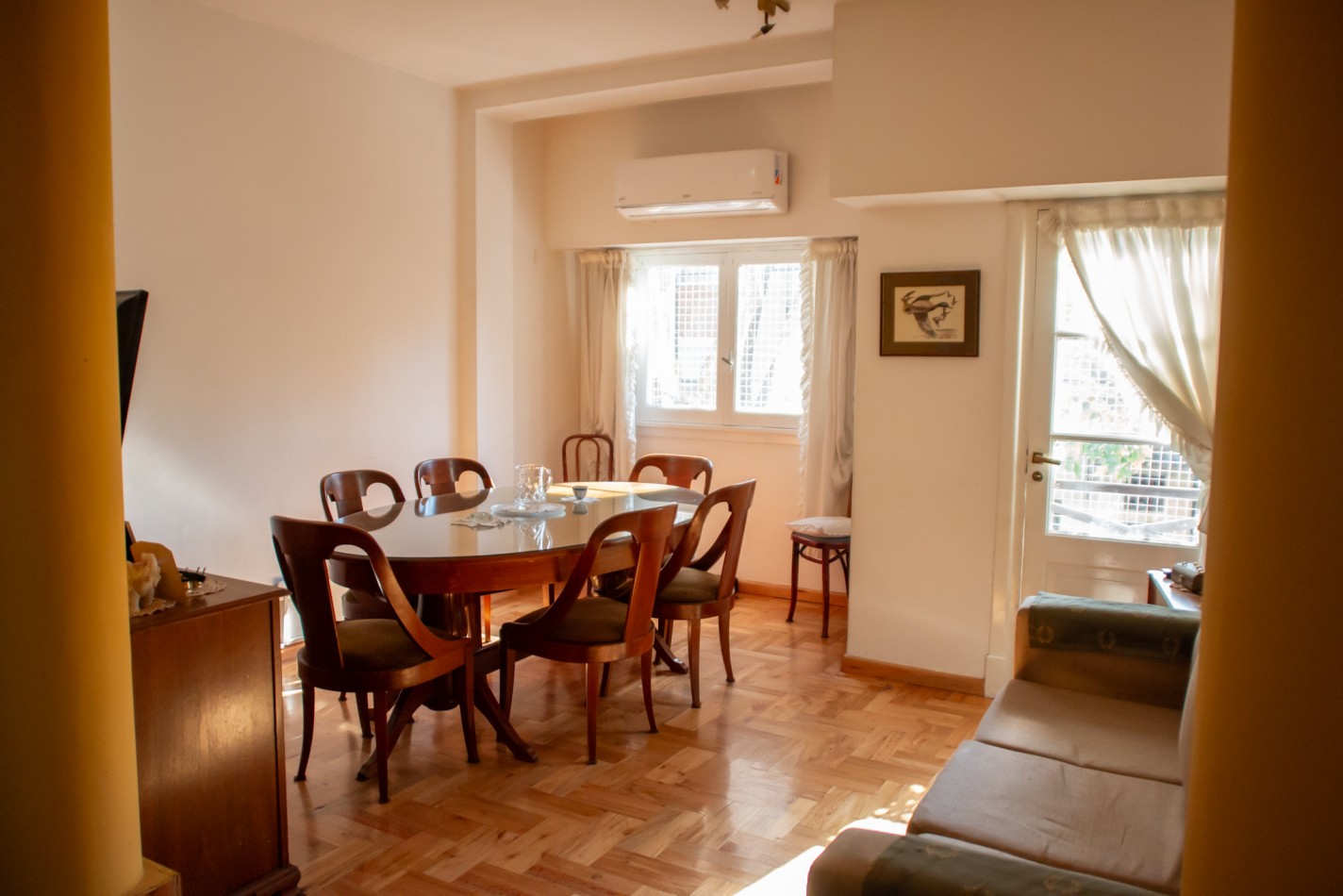 Villa Urquiza. PH 125 m2. Living, 4 dorm, 2 baños,TERRAZA, PARRILLA