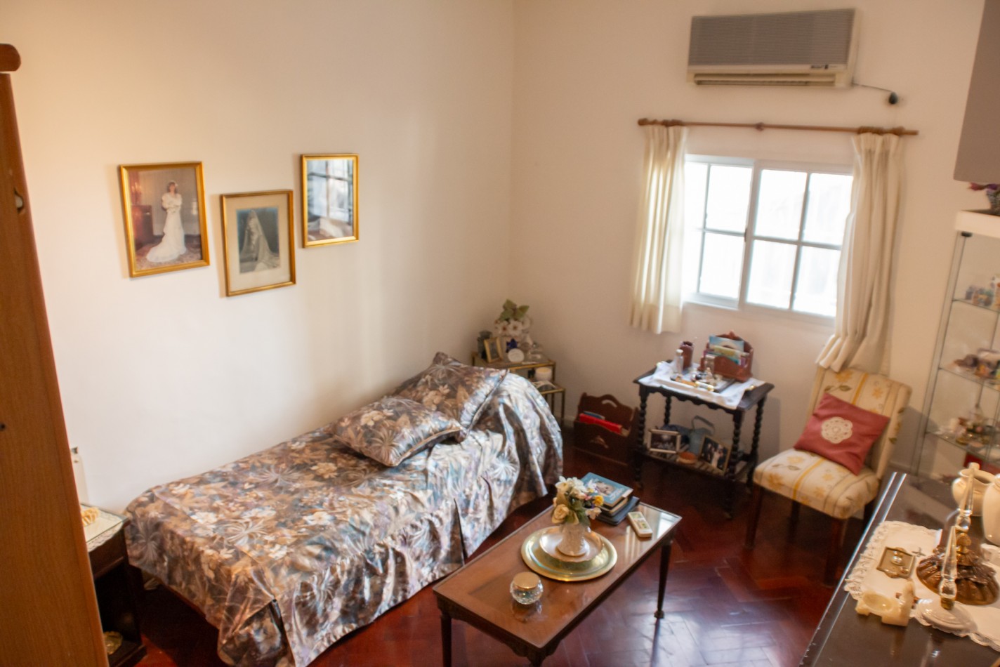 Villa Urquiza. PH 125 m2. Living, 4 dorm, 2 baños,TERRAZA, PARRILLA