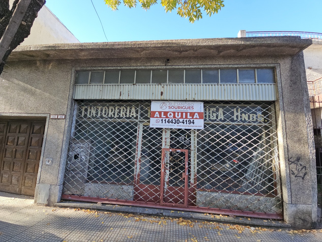 Local 6 mts fte. Parque Avellaneda. 60 m2 aprox