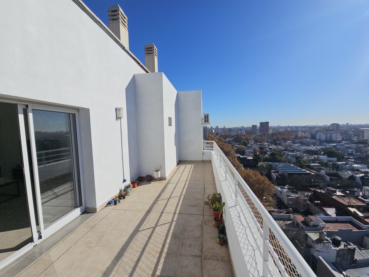 En Venta, 3 Amb con Balcon Terraza, Cochera y Baulera, Alquilado, con Renta